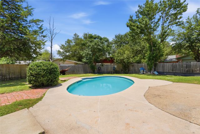 3517 Knoll Point Drive, Garland, TX 75043