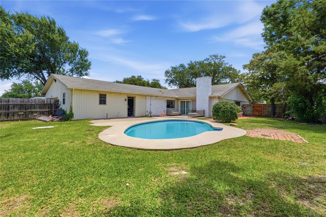 3517 Knoll Point Drive, Garland, TX 75043