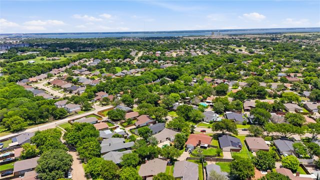 3517 Knoll Point Drive, Garland, TX 75043