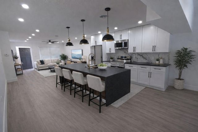 5210 NE 14th Way, Fort Lauderdale, FL 33334