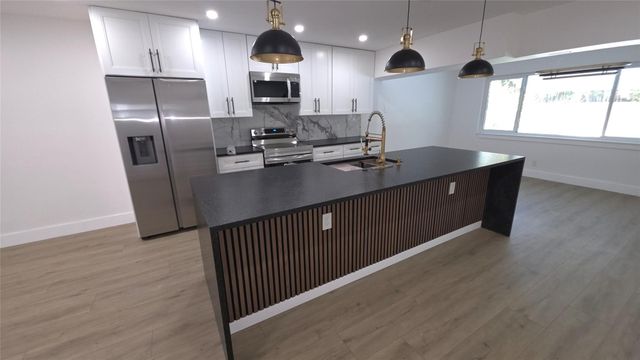 5210 NE 14th Way, Fort Lauderdale, FL 33334