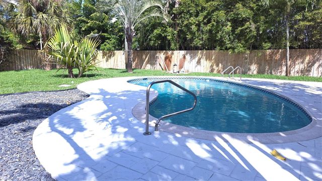 5210 NE 14th Way, Fort Lauderdale, FL 33334