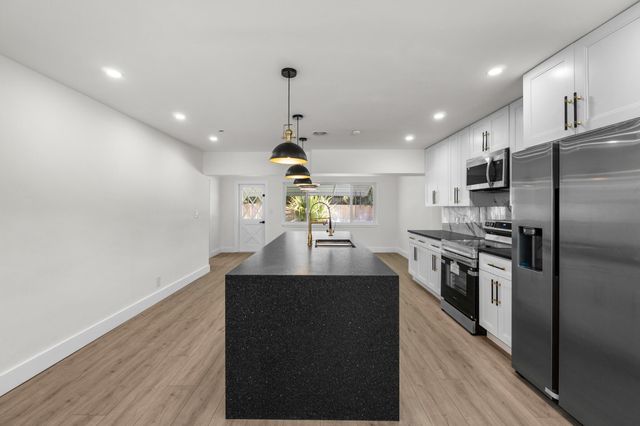 5210 NE 14th Way, Fort Lauderdale, FL 33334