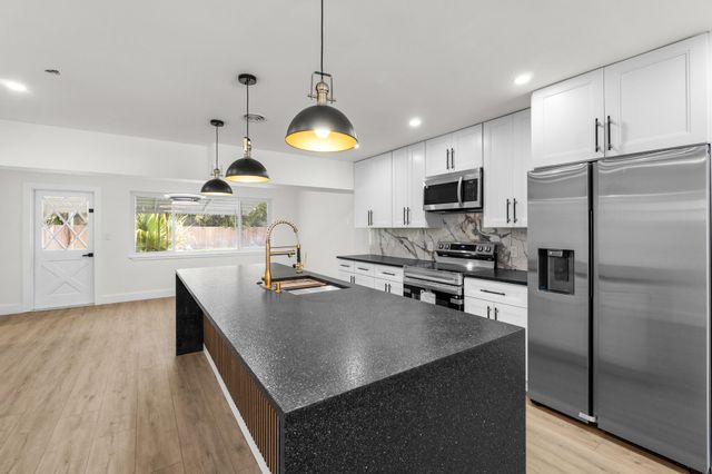 5210 NE 14th Way, Fort Lauderdale, FL 33334