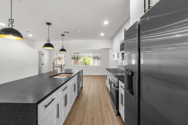 5210 NE 14th Way, Fort Lauderdale, FL 33334