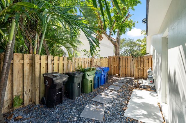 5210 NE 14th Way, Fort Lauderdale, FL 33334