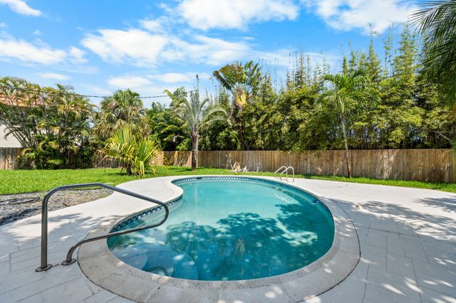 5210 NE 14th Way, Fort Lauderdale, FL 33334