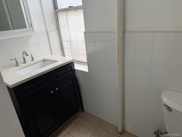 225 E 204th Street, Bronx, NY 10458