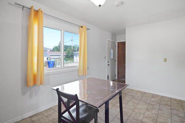 8456 17th AVENUE, Kenosha, WI 53143