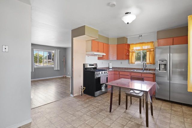 8456 17th AVENUE, Kenosha, WI 53143