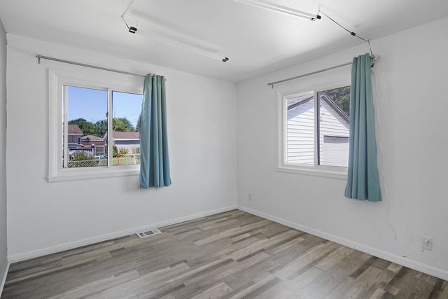 8456 17th AVENUE, Kenosha, WI 53143