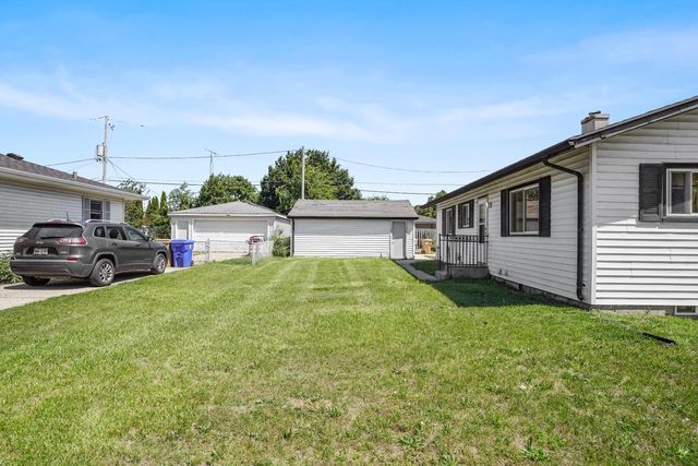 8456 17th AVENUE, Kenosha, WI 53143
