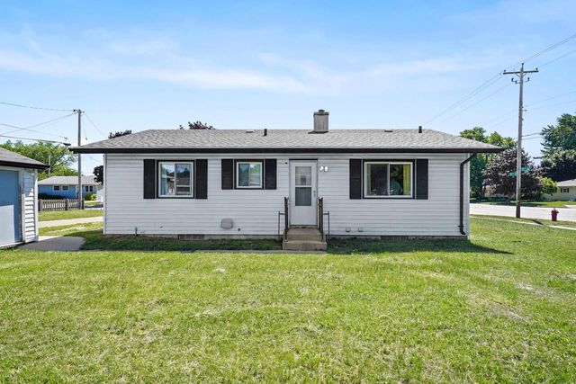 8456 17th AVENUE, Kenosha, WI 53143