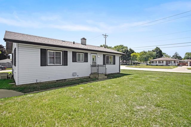 8456 17th AVENUE, Kenosha, WI 53143