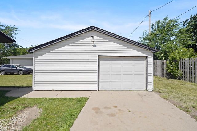 8456 17th AVENUE, Kenosha, WI 53143