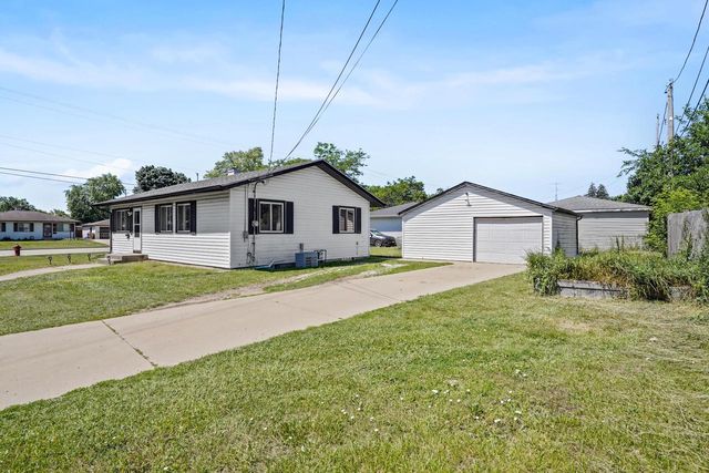 8456 17th AVENUE, Kenosha, WI 53143