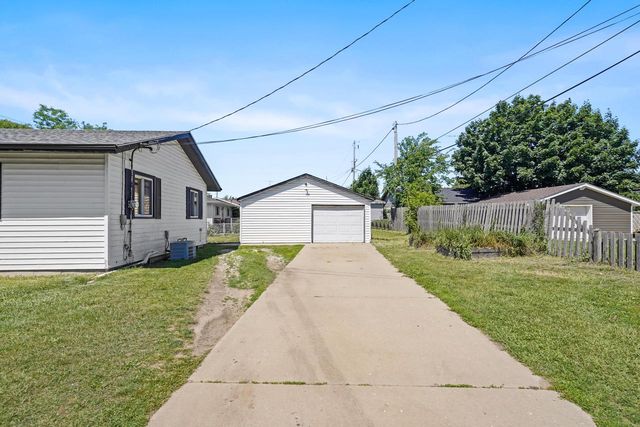 8456 17th AVENUE, Kenosha, WI 53143