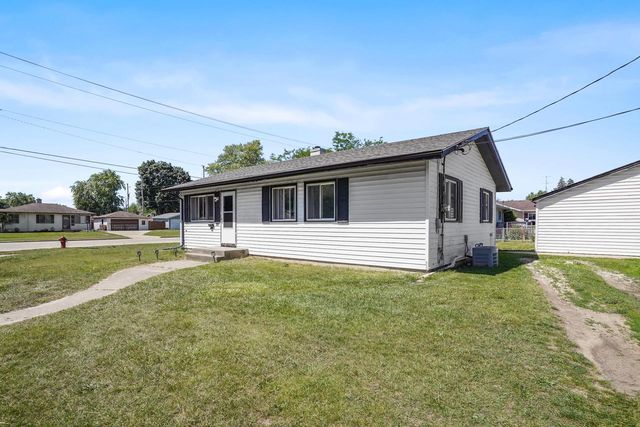 8456 17th AVENUE, Kenosha, WI 53143