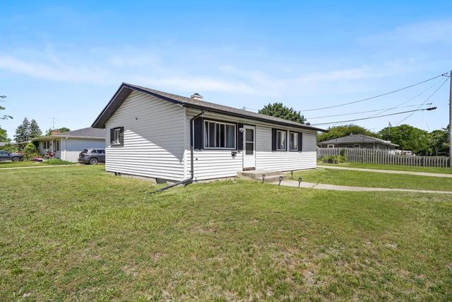 8456 17th AVENUE, Kenosha, WI 53143