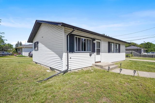 8456 17th AVENUE, Kenosha, WI 53143