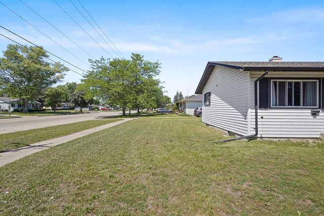8456 17th AVENUE, Kenosha, WI 53143