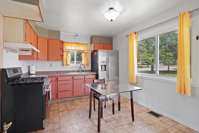 8456 17th AVENUE, Kenosha, WI 53143