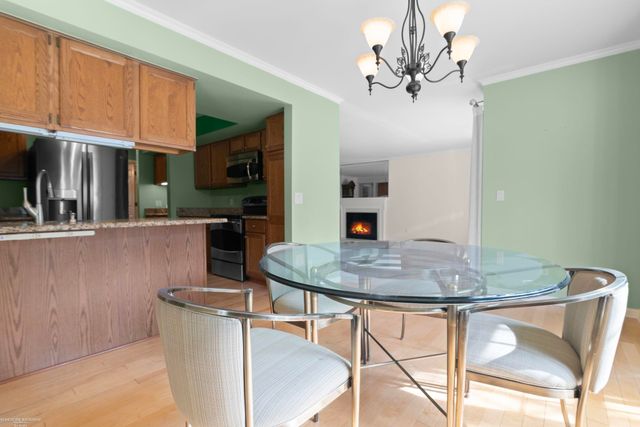 1645 Huntington Park Unit E, Rochester Hills, MI 48309