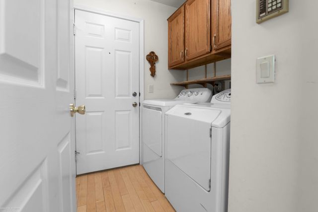 1645 Huntington Park Unit E, Rochester Hills, MI 48309