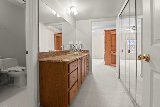 1645 Huntington Park Unit E, Rochester Hills, MI 48309