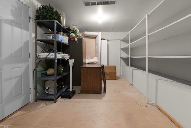 1645 Huntington Park Unit E, Rochester Hills, MI 48309