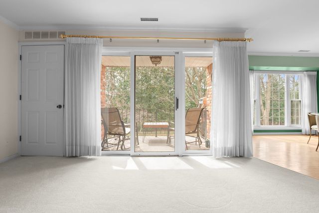 1645 Huntington Park Unit E, Rochester Hills, MI 48309