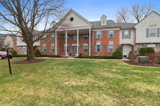 1645 Huntington Park Unit E, Rochester Hills, MI 48309