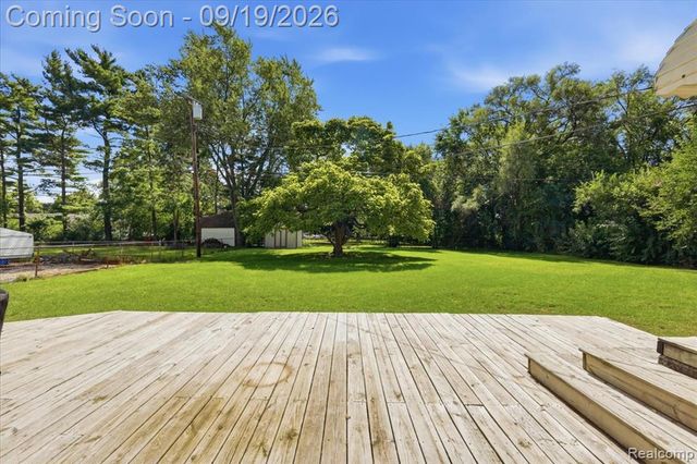4401 Louella Drive, Waterford, MI 48329