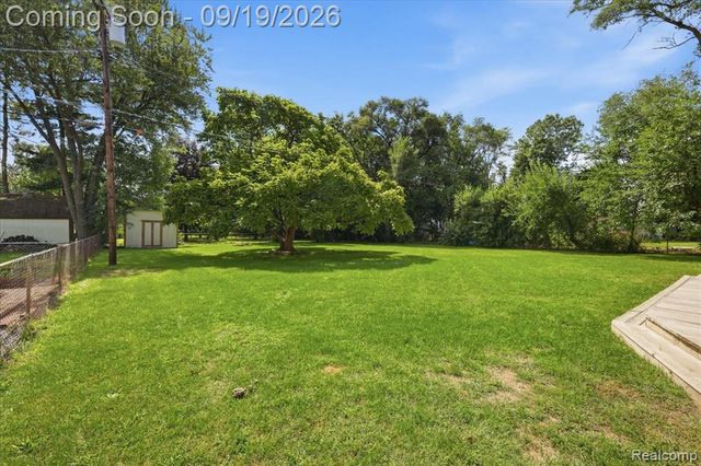 4401 Louella Drive, Waterford, MI 48329