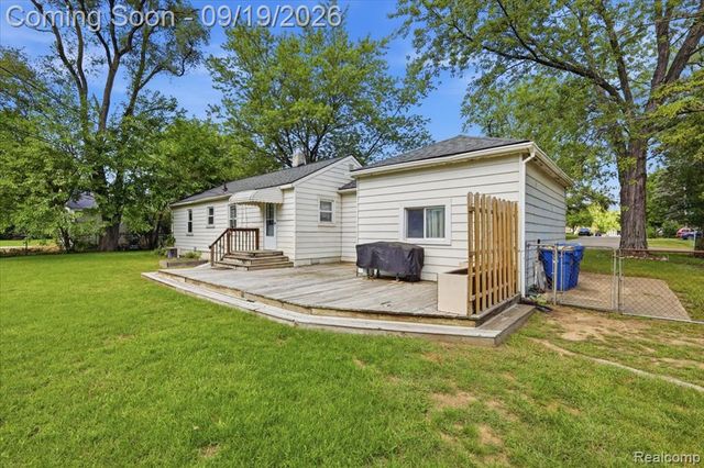 4401 Louella Drive, Waterford, MI 48329