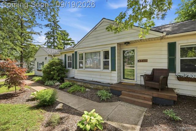 4401 Louella Drive, Waterford, MI 48329