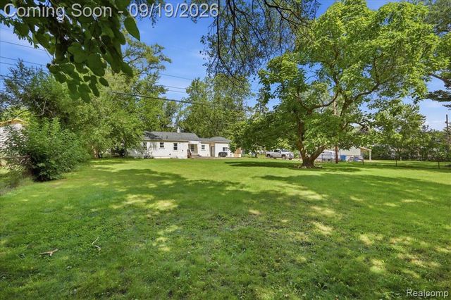 4401 Louella Drive, Waterford, MI 48329