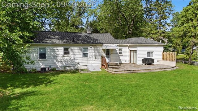 4401 Louella Drive, Waterford, MI 48329