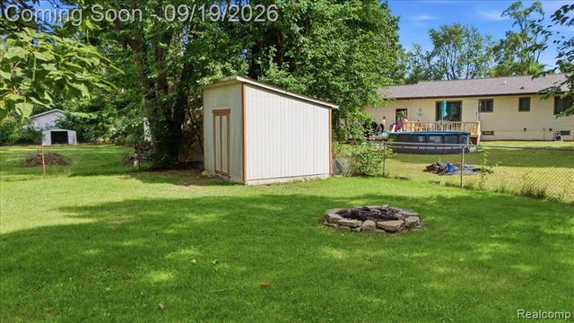 4401 Louella Drive, Waterford, MI 48329