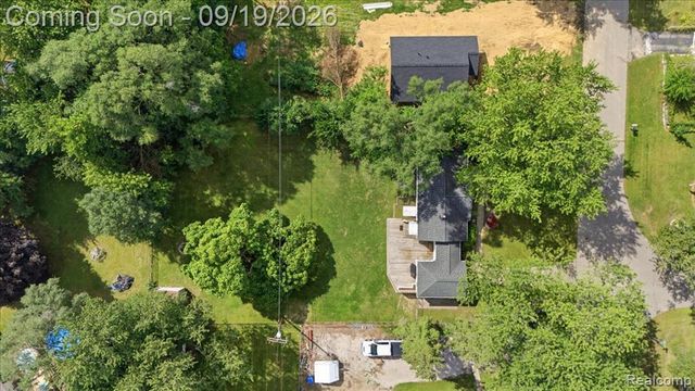 4401 Louella Drive, Waterford, MI 48329