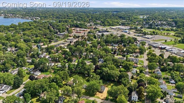 4401 Louella Drive, Waterford, MI 48329
