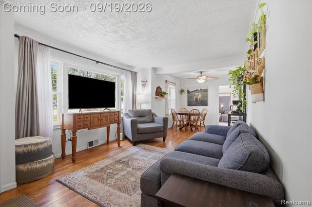 4401 Louella Drive, Waterford, MI 48329