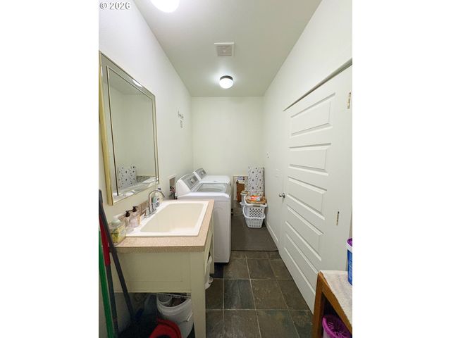 2090 MINNESOTA St, Eugene, OR 97401