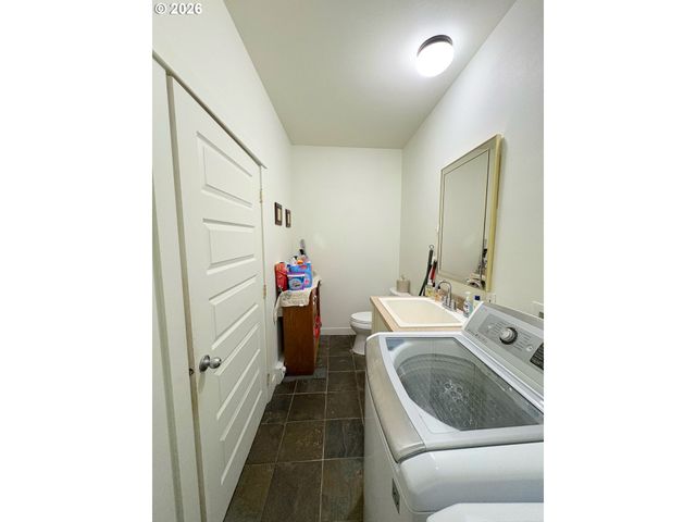 2090 MINNESOTA St, Eugene, OR 97401