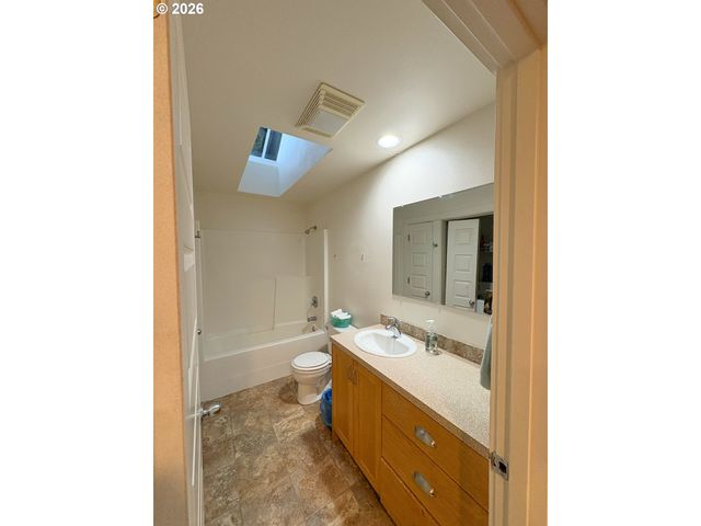 2090 MINNESOTA St, Eugene, OR 97401