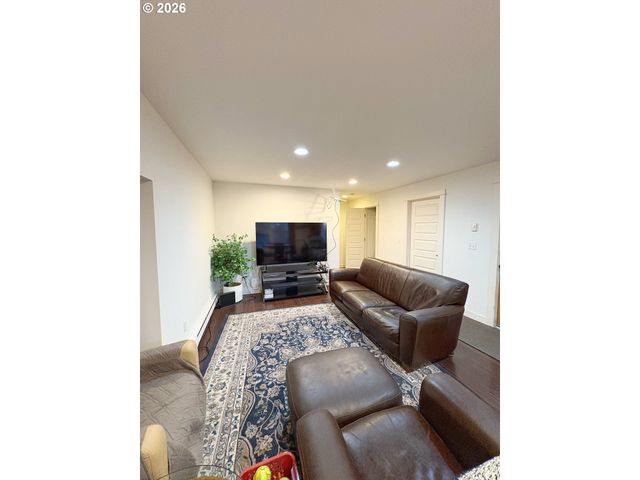 2090 MINNESOTA St, Eugene, OR 97401