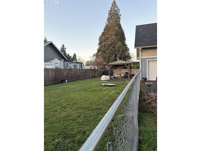 2090 MINNESOTA St, Eugene, OR 97401