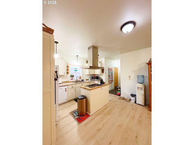 2090 MINNESOTA St, Eugene, OR 97401