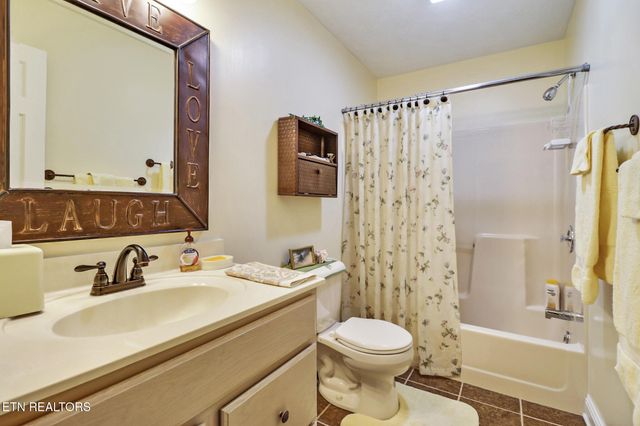 222 Amherst Lane, Crossville, TN 38558