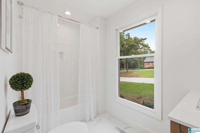 1078 CREST ROAD, Leeds, AL 35094